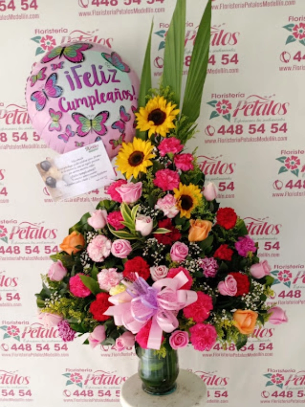 flores-floristeria-medellin-todo-sueno-tiene-un-comienzo-mis-suenos-comienzan-contigo-flores-floristeria-medellin